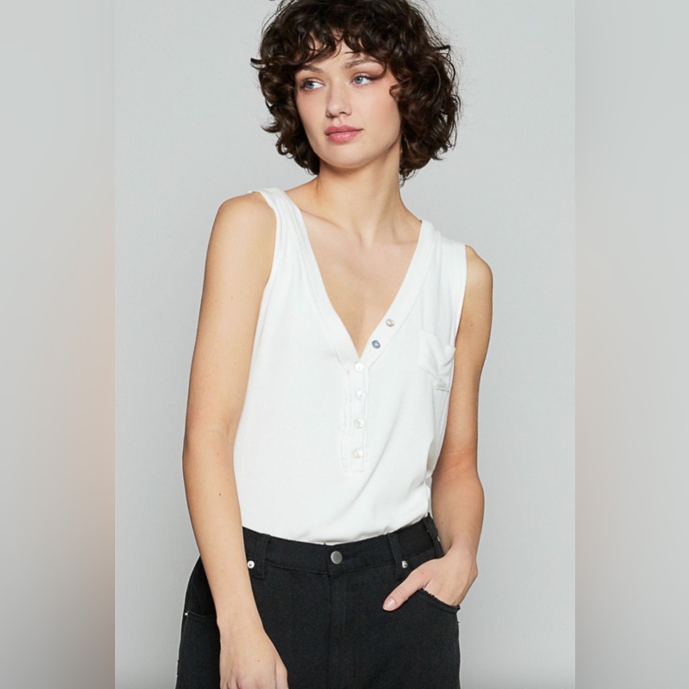 POL Women’s Off White V-Neck Button Tank Top